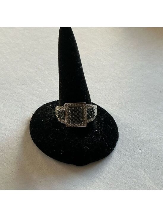 Vintage Jewelry - Elegant Black and White Crystal Ring with Sterling Pave Band